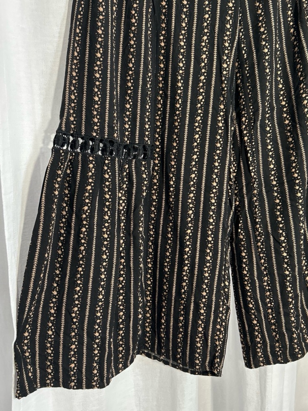 Black Striped Wide-Leg Palazzo Pants with Subtle Tan Pattern - Picture 4 of 7